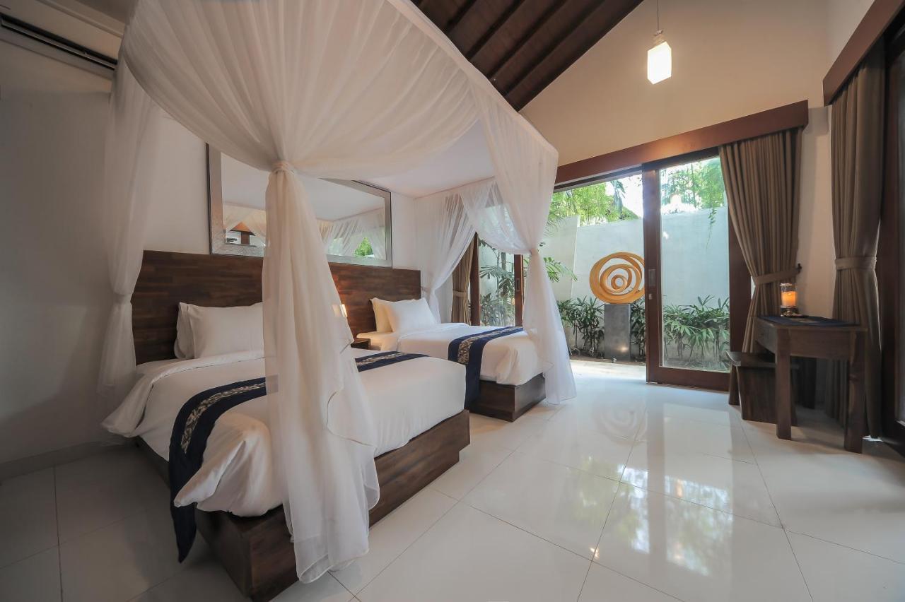 Villa Cosmo, *